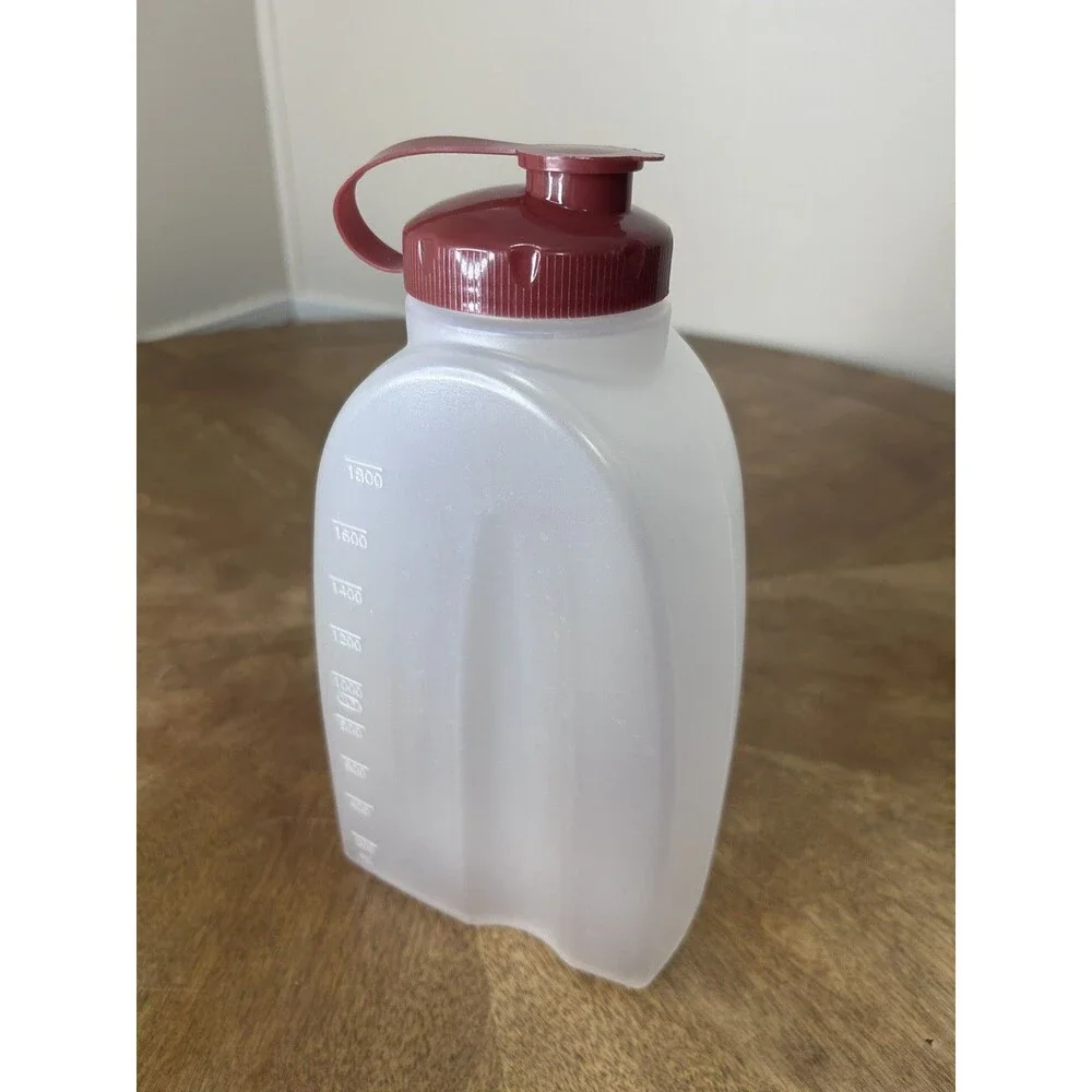 Rubbermaid Bottle 2 QT 64 oz Pitcher Water Beverage Container Red Flip Lid #1C98